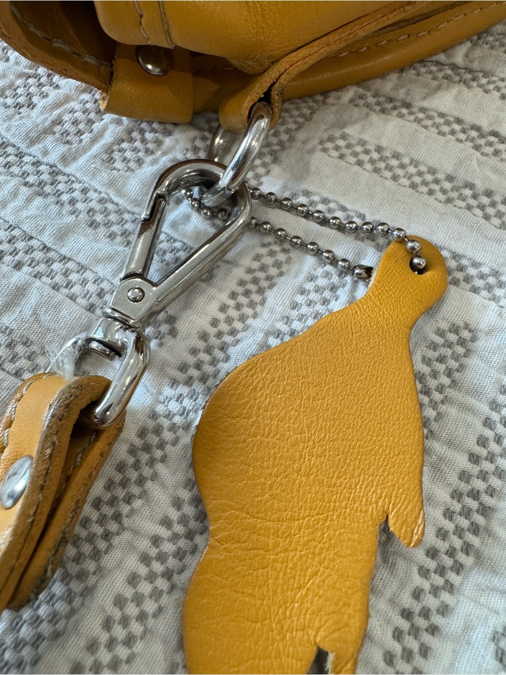Roots Genuine Leather Mustard Yellow Crossbody Bag Beaver Logo Small Purse - Picture 10 of 13